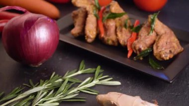 Lezzetli Asya yemeklerinin yakın görüntüsü