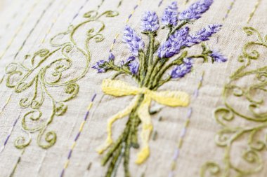Provence stili nakışı yastık lavanta çizim ile