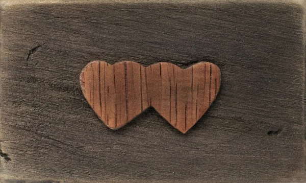 Fondo de madera con dos corazones — Foto de Stock