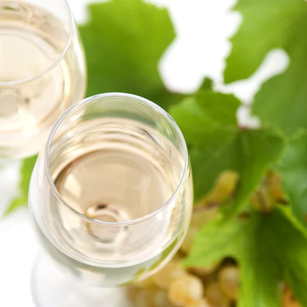 Wine and bunch of grapes — Stock Photo, Image