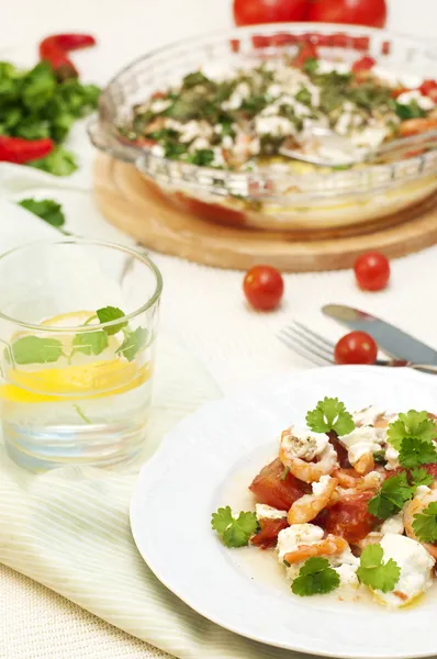 Shrimps with tomatoes — Stock Photo, Image