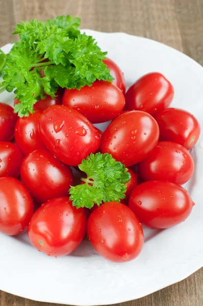 Organic tomatoes and parsley — Stock Photo, Image