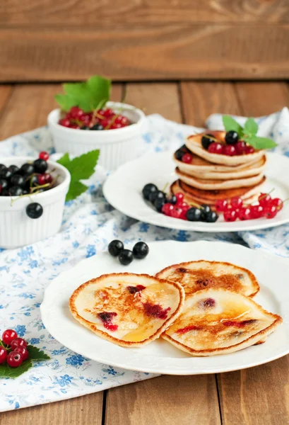 Pannenkoeken en bessen — Stockfoto