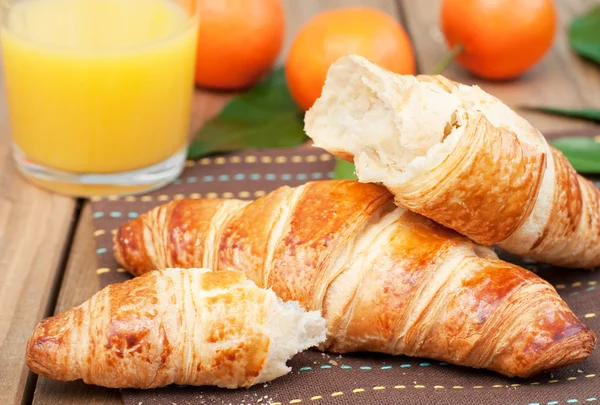 크로와 상 과 아침 식사 — 스톡 사진