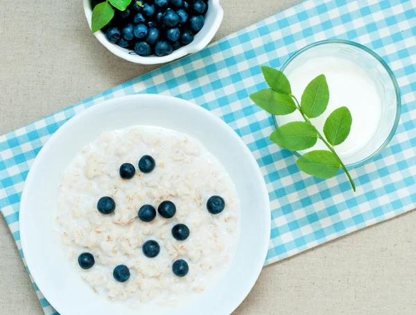 Haferbrei und Blaubeeren — Stockfoto