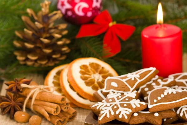 Gingerbread with spices — Stock Photo, Image