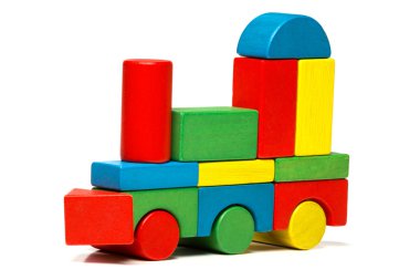 oyuncak tren, lokomotif çok renkli ahşap bloklar, beyaz arka plan üzerinde taşıma