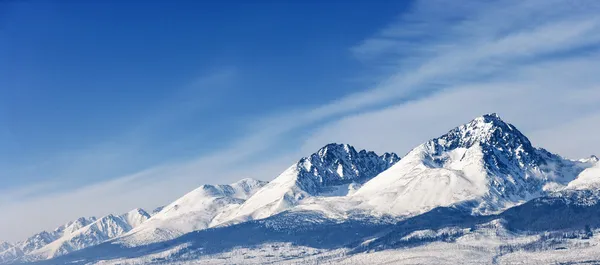 Drámai csúcsok csúcsok havas csúcstalálkozók magaslati hegyvidéki pa Stock Fotó