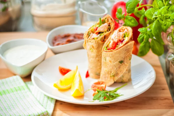 Healthy salmon wrap — Stock Photo, Image