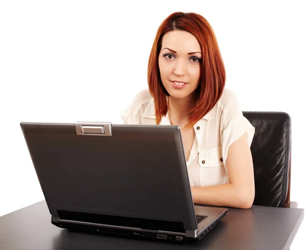 Affärskvinna på datorn — Stockfoto