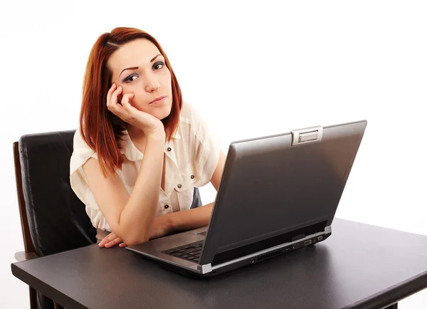 Nudí žena u počítače — Stockfoto