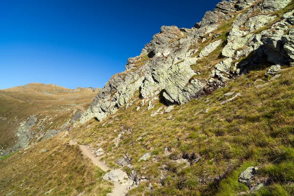 Пейзаж з гірською стежкою — стокове фото