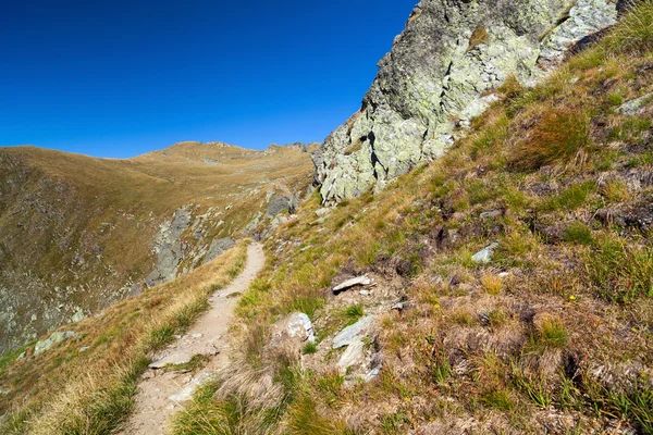 Landschap met hoogteweg — Stockfoto