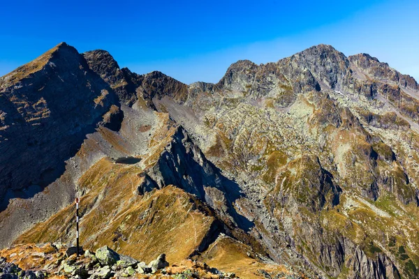 Paisaje con sendero de montaña —  Fotos de Stock