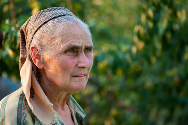 Closeup portrait of a senior woman outside — Stock Photo, Image