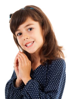 Tatlı küçük kız beyaz izole