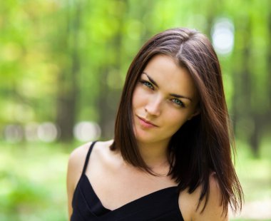 ormanda güzel şüpheli kadın