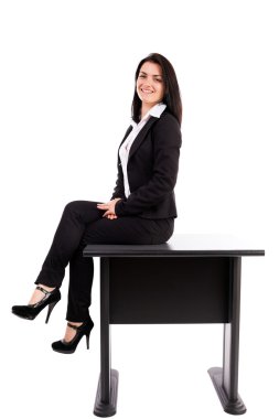 masada oturan genç iş kadını