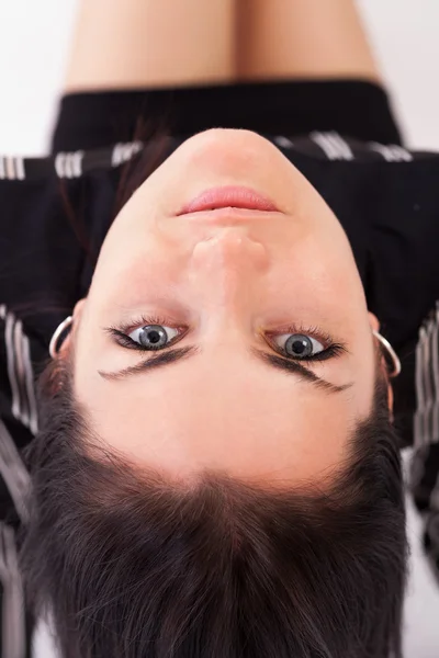 Beautiful young businesswoman looking up — Stock Photo, Image