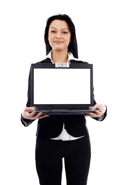 Glückliche junge Frau präsentiert einen Laptop — Stockfoto