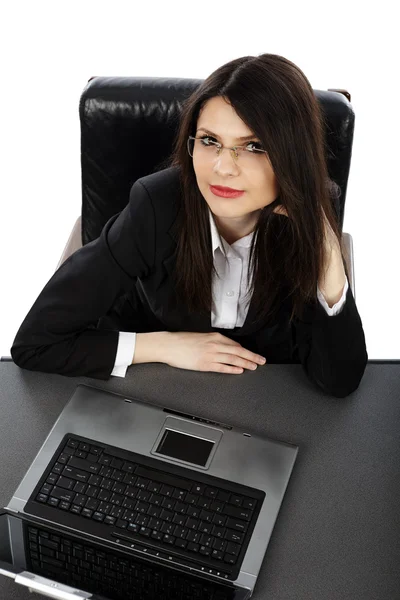 Primer plano de la mujer de negocios con el ordenador portátil — Foto de Stock