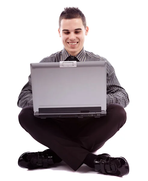 Jeune homme d'affaires avec ordinateur portable — Photo