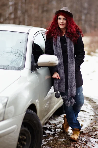 Young girl standing next to her car — Stock Photo, Image