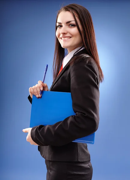 Smiling businesswoman holding a notebook under her arm Royalty Free Stock Images