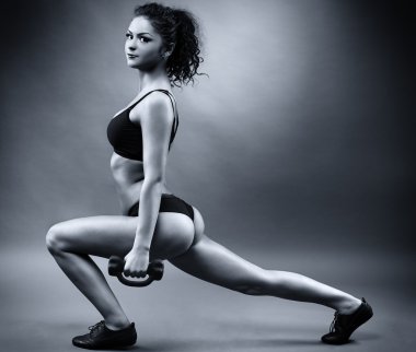 güzel esmer kaldırma halter