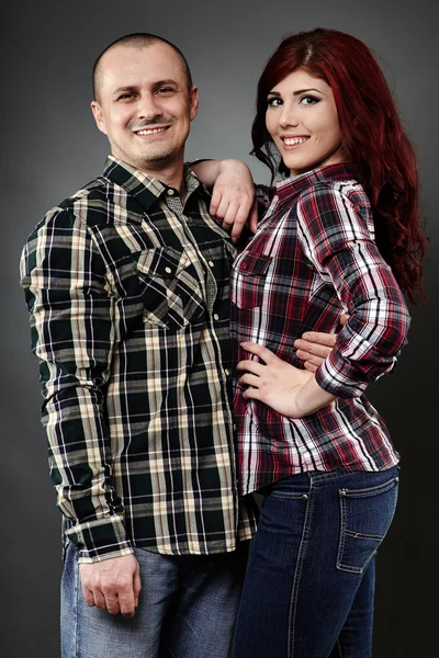 Feliz jovem casal — Fotografia de Stock