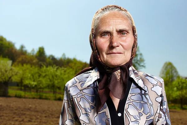 Velho agricultor mulher — Fotografia de Stock