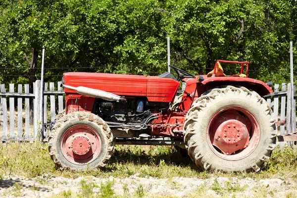 Old tractor — Stock Photo, Image