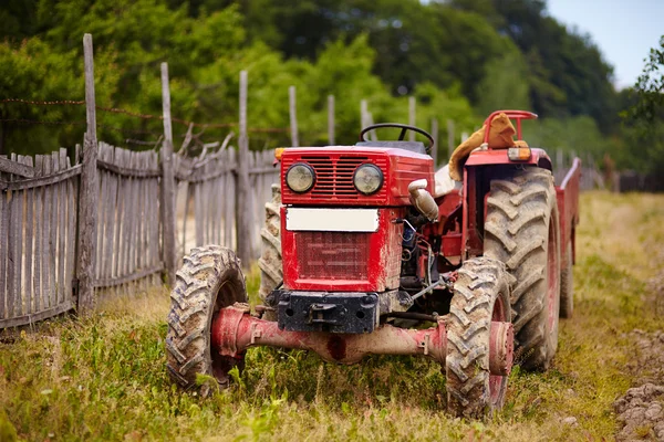 Starý traktor — Stock fotografie