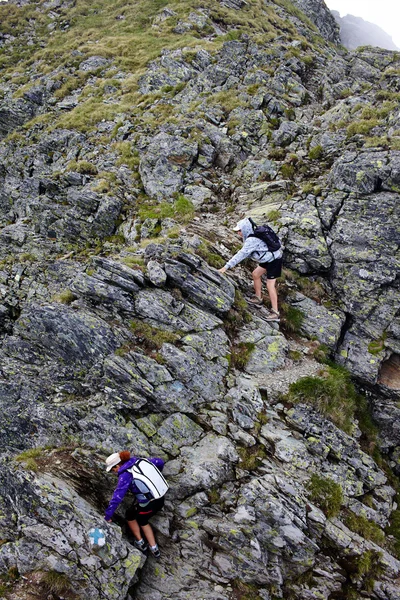 Wanderer am Berg — Stockfoto