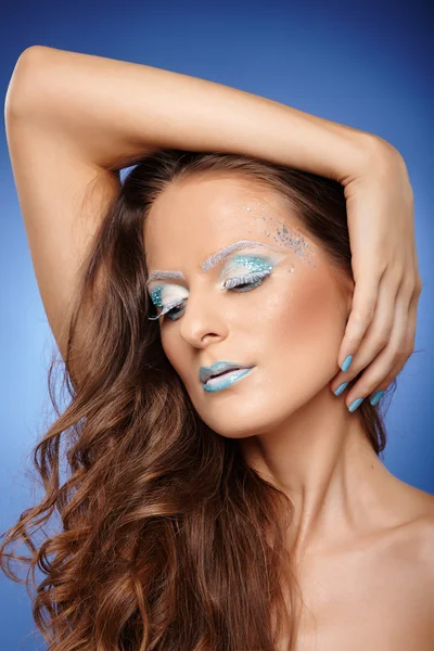 Mooie vrouw met fantasie make-up — Stockfoto