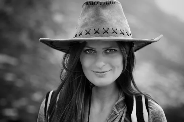 Hermosa mujer con sombrero — Foto de Stock