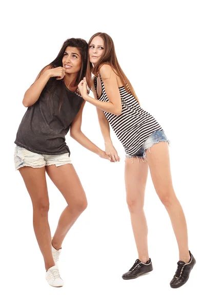 Flickvänner talar, skvallra och ha roligt — Stockfoto