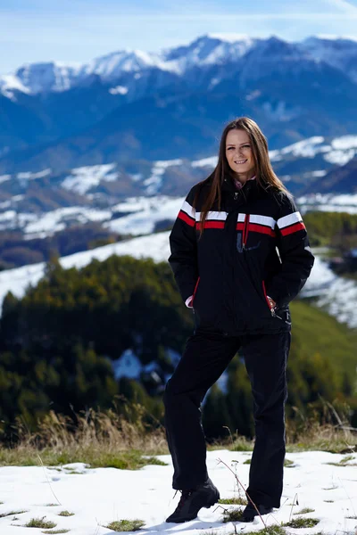 Žena turista v horách — Stock fotografie