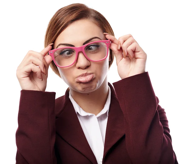 Mulher usando óculos nerg e fazendo caras engraçadas — Fotografia de Stock