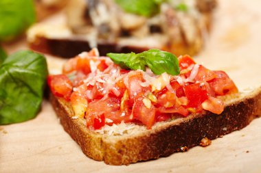 domates, mantar bruschettas