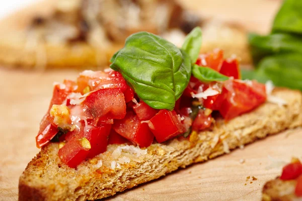 Bruschettas van tomaat en champignons — Stockfoto