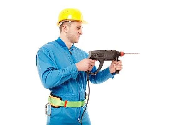 Arbeiter mit Helm, der mit einem Bohrer arbeitet — Stockfoto