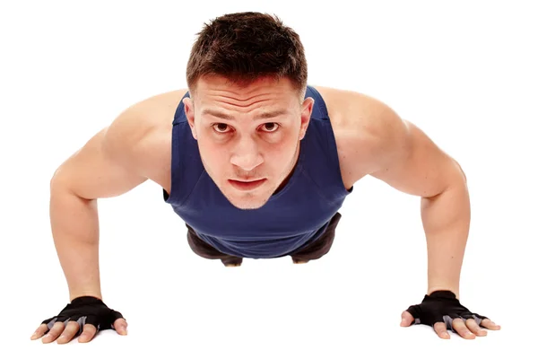 Jonge knappe man doen pushups — Stockfoto