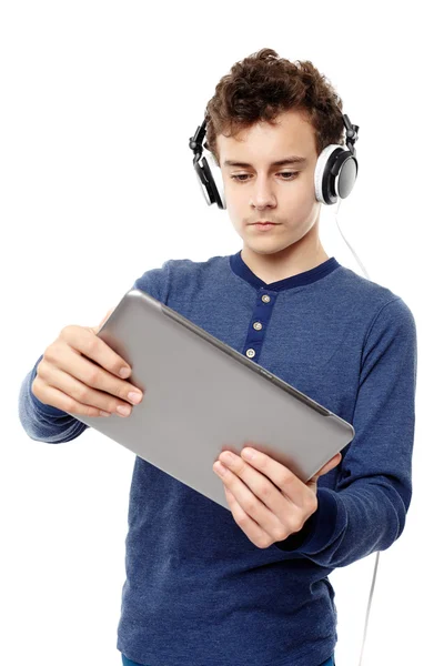 Teenager listening to music at headphones and being focused on a — Stock Photo, Image