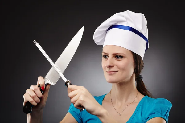 Nő chef kés élezés Stock Kép