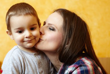 Anne ve oğlu oynama