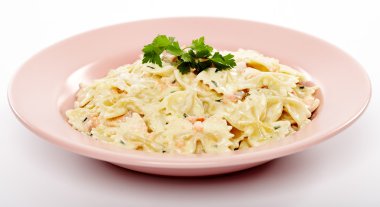 Farfalle makarna ile somon füme