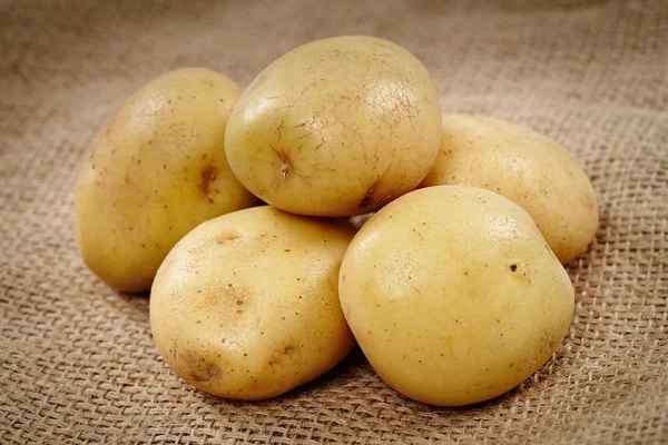 Potatoes on a rustic canvas — Stock Photo, Image