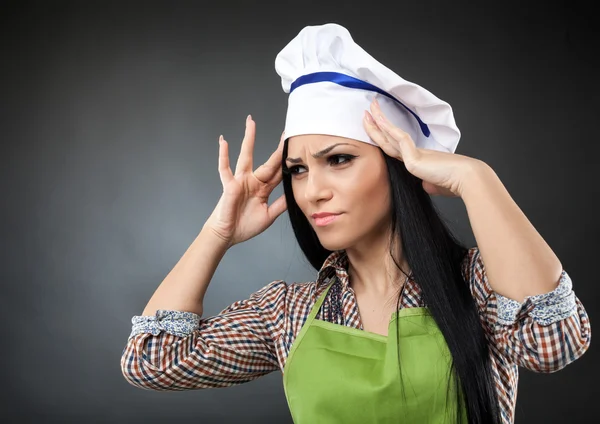 Mulher cozinheiro com enxaqueca forte — Fotografia de Stock