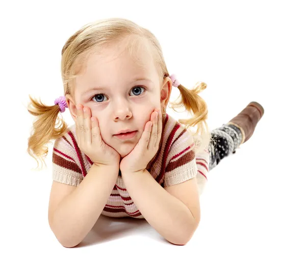 Kleines Mädchen entspannt sich — Stockfoto